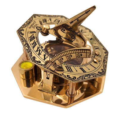 Messingkompass in stilvollem Lederetui mit Gravurmöglichkeit – Retro-Vintage-Geschenk für Reisende und Segler - 8 cm Höhe, elegantes Design aus Messing