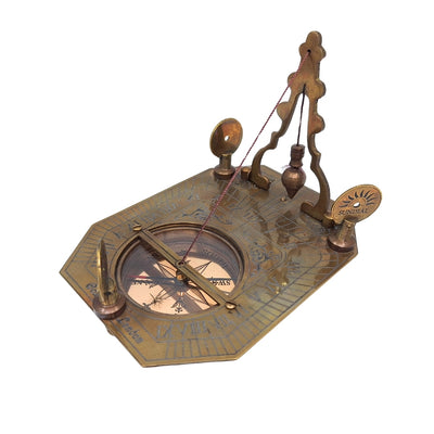Eleganter Messingkompass mit Sonnenuhr in Holzschachtel - Ideales Geschenk für Reisende, Retro-Stil, Maße: 11.5 x 8.8 x 9.0 cm, Material: Messing und Holz