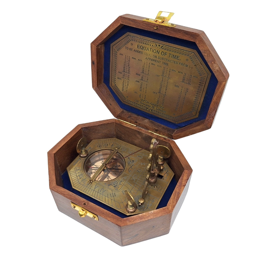 Eleganter Messingkompass mit Sonnenuhr in Holzschachtel - Ideales Geschenk für Reisende, Retro-Stil, Maße: 11.5 x 8.8 x 9.0 cm, Material: Messing und Holz