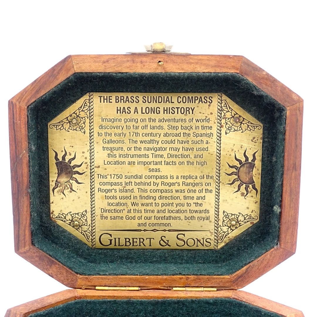 Sonnenuhr mit Kompass in Holzkästchen – Retro-Geschenk für Reisende – SUN-0106