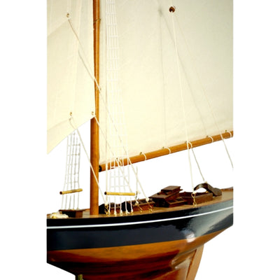Großes Modell der Yacht Columbia – Höhe 104cm – COL