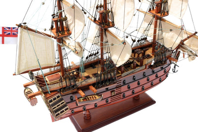 Segelschiffmodell HMS Victory, montiert, 54 cm - handgefertigte Replik mit Möglichkeit zur Personalisierung durch Gravur - ideales Geschenk für Segelliebhaber - hohe Qualität, eleganter Holzsockel