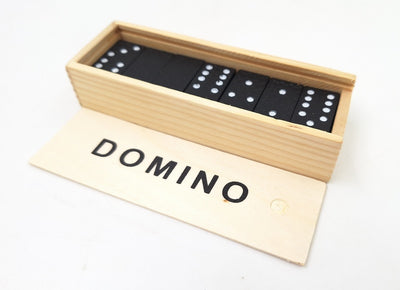 Domino in einer Holzschachtel - 1096116