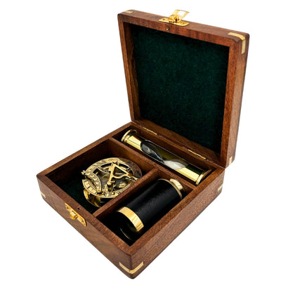 Retro-Geschenkset mit Gravur – Messingkompass, klappbares Fernrohr, Sanduhr in einer Holzschachtel