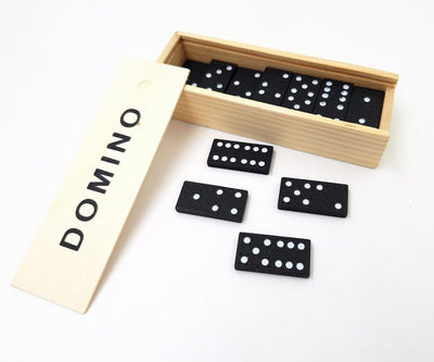 Domino in einer Holzschachtel - 1096116