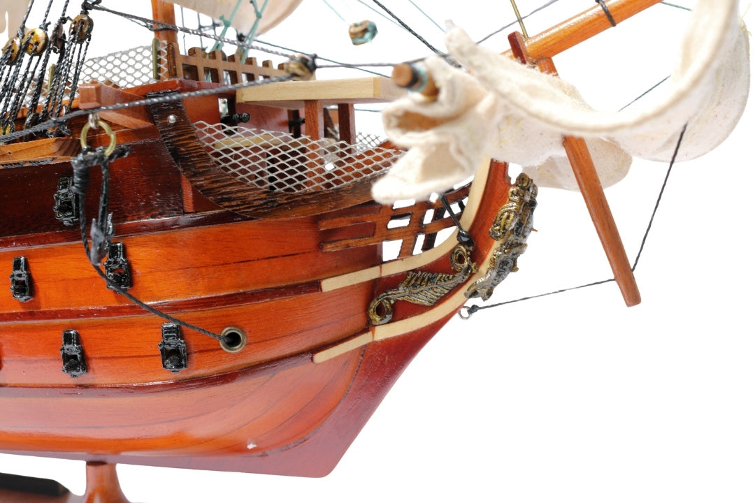Segelschiffmodell HMS Victory, montiert, 54 cm - handgefertigte Replik mit Möglichkeit zur Personalisierung durch Gravur - ideales Geschenk für Segelliebhaber - hohe Qualität, eleganter Holzsockel