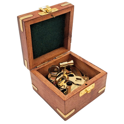 Messing-Sextant in einer Holzkiste mit Gravurmöglichkeit – elegantes Geschenk für Segler und Seeleute, 7x7x4 cm, hochwertiges Messing und Glas