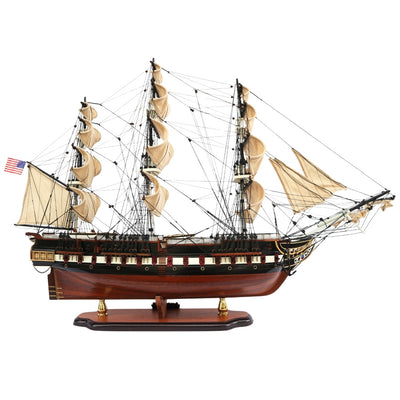 Exklusives großes Segelschiffmodell USS Constitution 100cm mit Möglichkeit zur Personalisierung durch Gravur