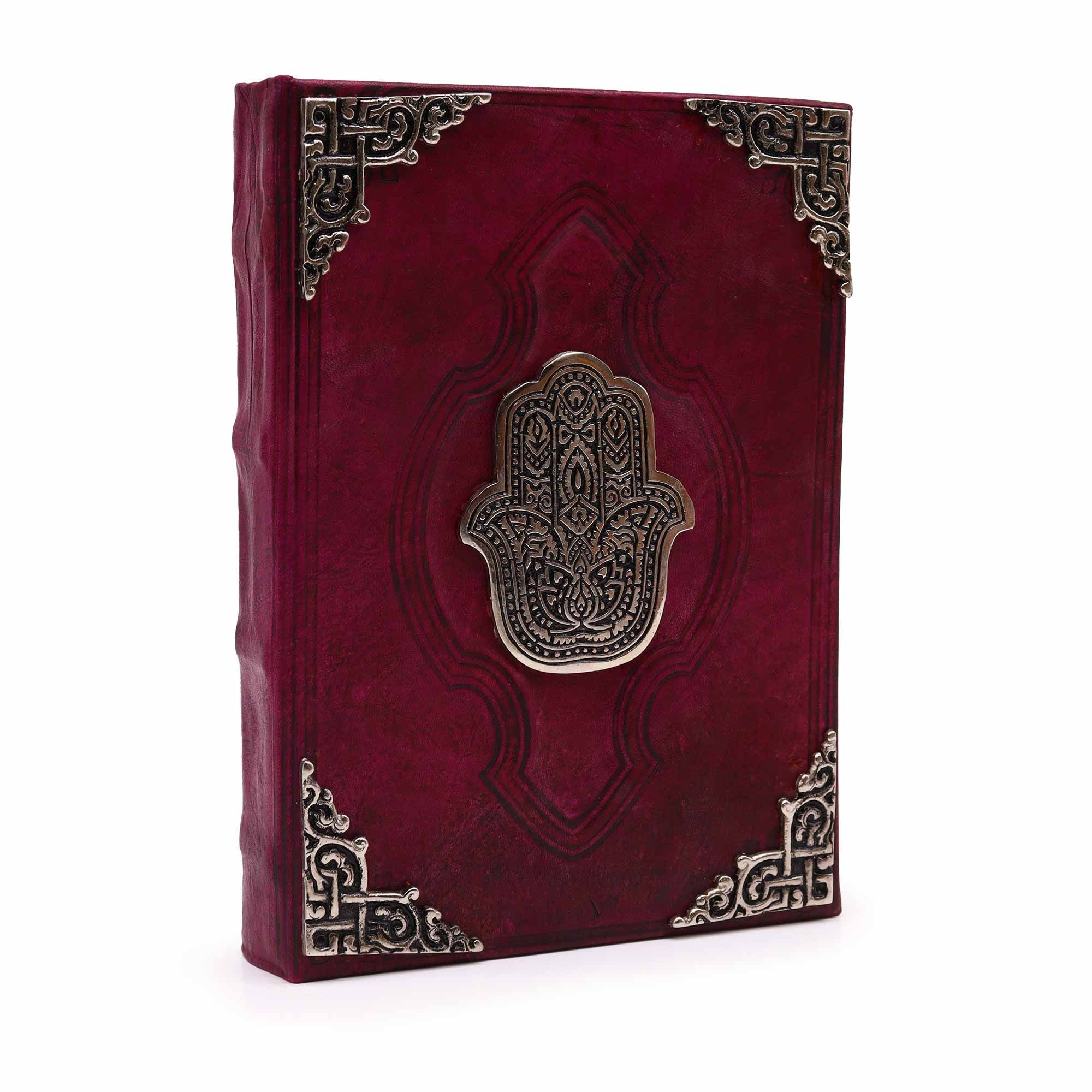 Hefty Red Tan Book mit Hamsa-Verzierung