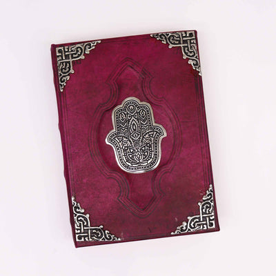 Hefty Red Tan Book mit Hamsa-Verzierung