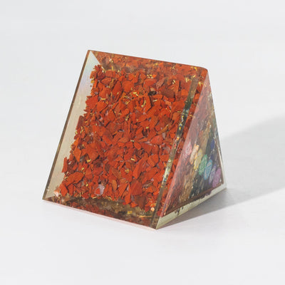 Mittlere Orgonit-Pyramide 7x6 cm mit Kupferstäben und 7 Chakra-Steinen - Mehrfarbiges Element für energetische Harmonie als Geschenk