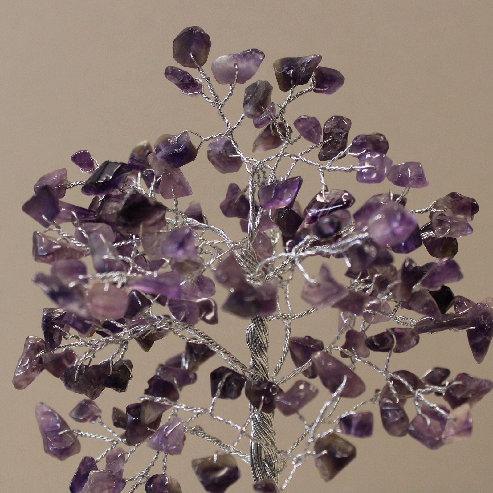 Amethyst-Edelsteinbäumchen mit Orgonit-Basis