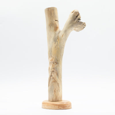 Handgeschnitzte Figur des Grünen Mannes aus Parasitenholz
