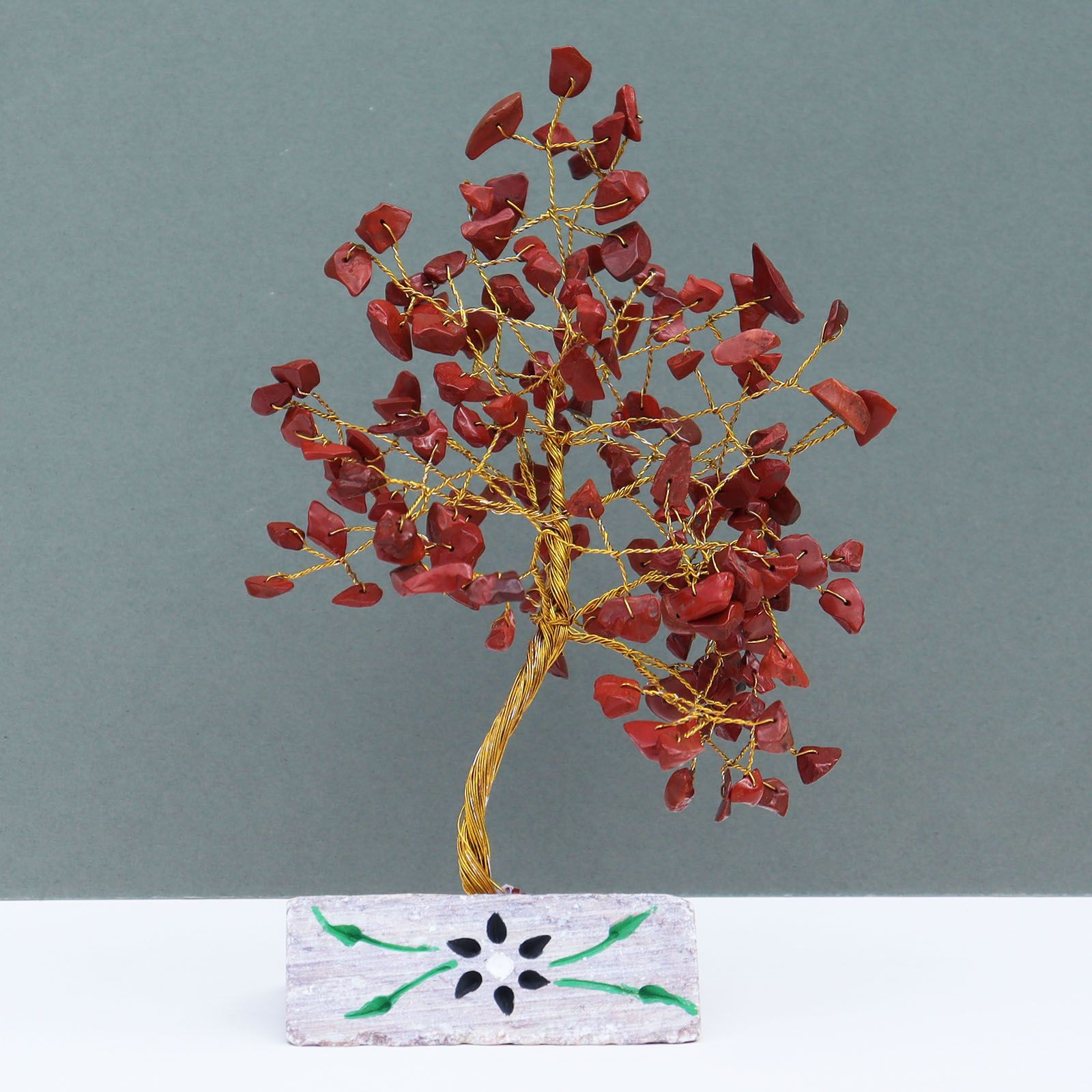 Baum aus rotem Jaspis