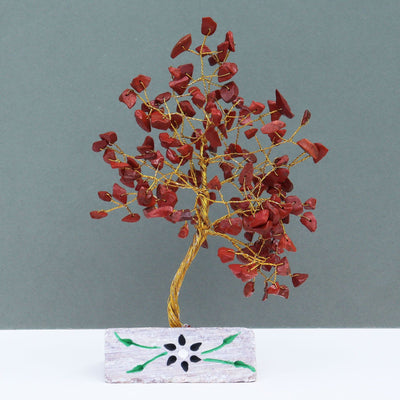 Baum aus rotem Jaspis