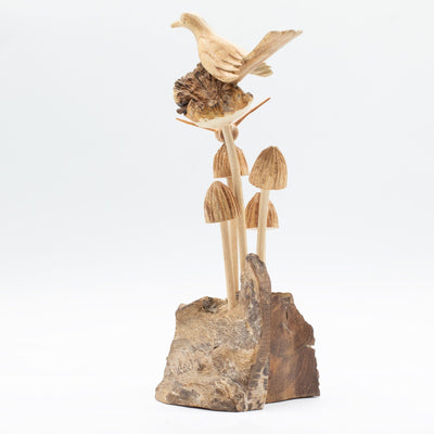 Skulptur aus Parasite-Holz