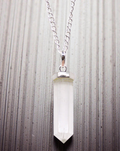 Kristallspitze – Klassischer Spitzenanhänger aus Bergkristall