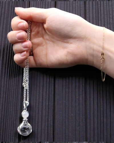 Amethyst-Hände – Anhänger der heilenden Hände aus Amethyst