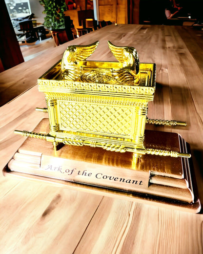 Majestätische Miniatur der Bundeslade in Goldfassung 11,2 x 5,8 x 7,3 cm - Exklusive Lade, Dekoration in Goldausführung