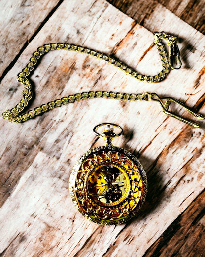 "Złoty Majestat" - Luxuriöse mechanische Taschenuhr mit transparentem Kern. Personalisierung mit Gravur