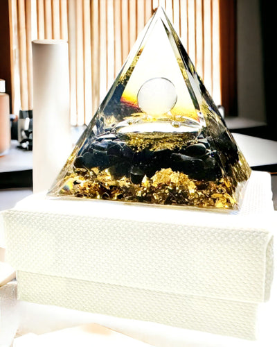 Orgonit-Pyramide mit Obsidian – Chakra-Energie-Generator, Reiki-Meditationswerkzeug mit Naturstein