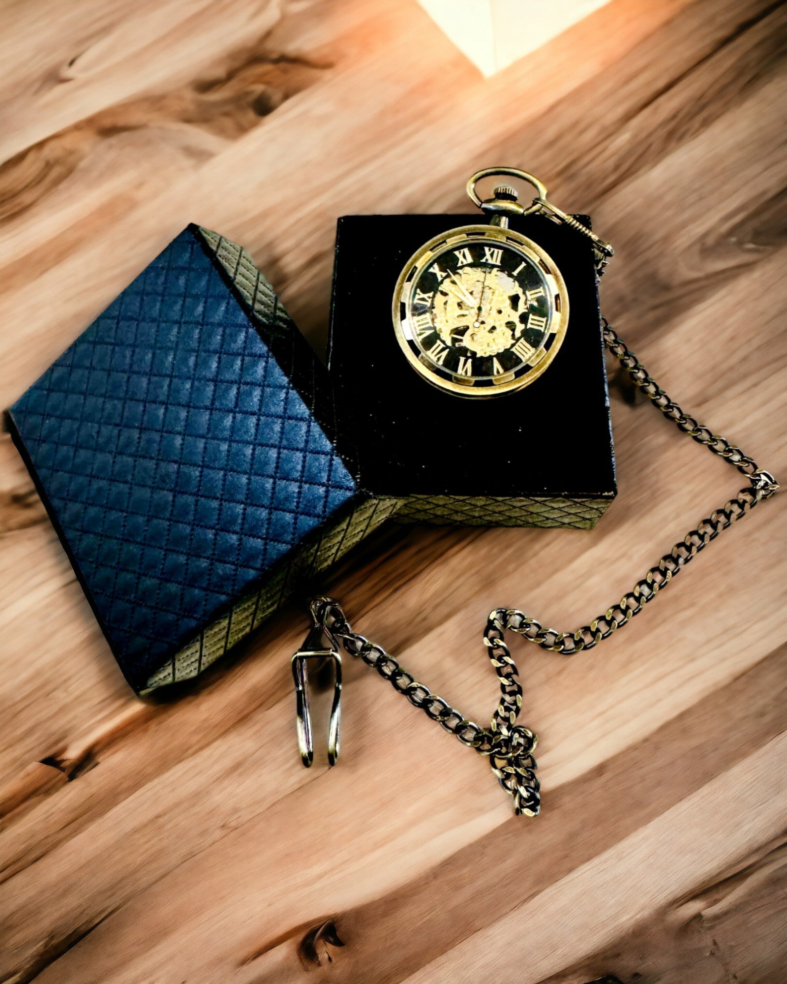 Retro Taschenuhr – Mechanisch, Farbe gesprenkeltes Gold mit Schwarz, Luxuriös, Wasserdicht, Halbautomatisch, Personalisierung mit Gravur