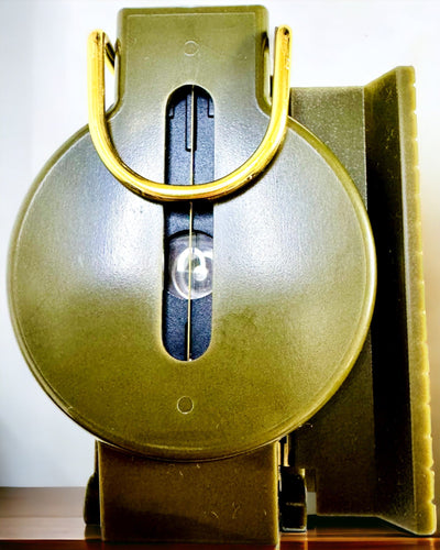 Wasserdichter Kompass mit hoher Präzision in Armeegrün – Zuverlässig in der Orientierung, Gravur möglich