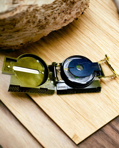 Wasserdichter Kompass mit hoher Präzision in Armeegrün – Zuverlässig in der Orientierung, Gravur möglich