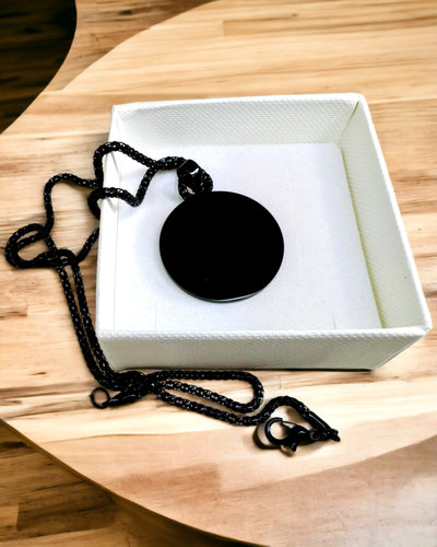 Anhänger "Urban Elegance" – Runder Medaillon aus Edelstahl in Zwei Farben mit Personalisierungsmöglichkeit