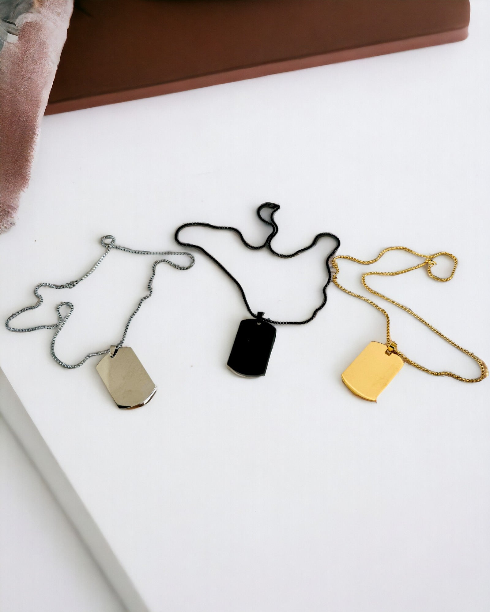 Halskette mit Dog Tag "Drei Schattierungen des Stils" - Erkennungsmarke - Eleganter Anhänger aus Edelstahl mit Gravuroption