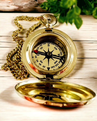 Kompass in goldener Farbe Abenteuer – Eleganter Entdecker Navigator