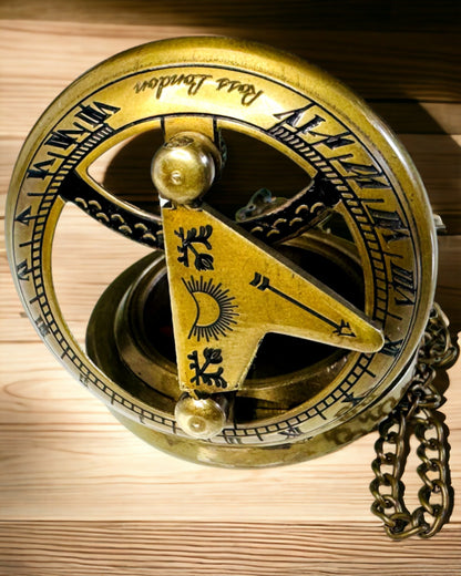 Navigationskompass „Podróżnika“ mit Gravur, Personalisierung – Handwerk Indischer Handwerker