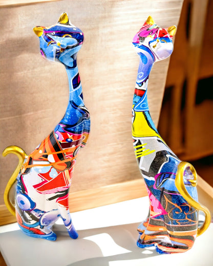 Abstrakte Katzenfiguren "ArtCats", handbemalt, Harz – 25 cm, 2 Stk.