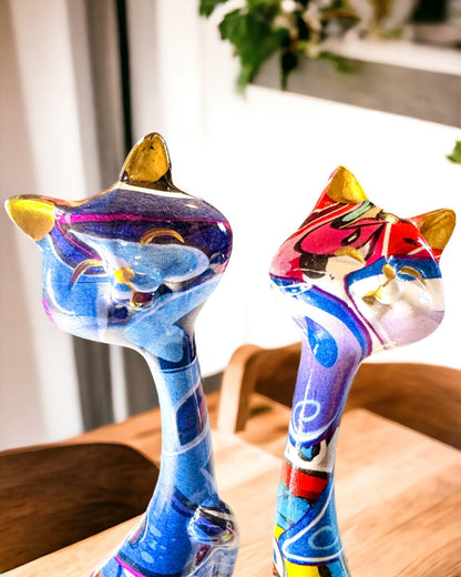 Abstrakte Katzenfiguren "ArtCats", handbemalt, Harz – 25 cm, 2 Stk.