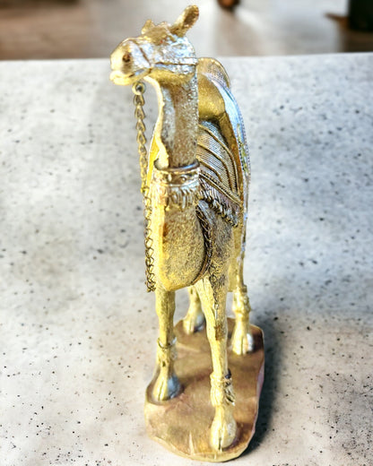 Statuette "Wędrowiec Pustyni" - Dekorativer Kamel aus Harz mit Gravurmöglichkeit