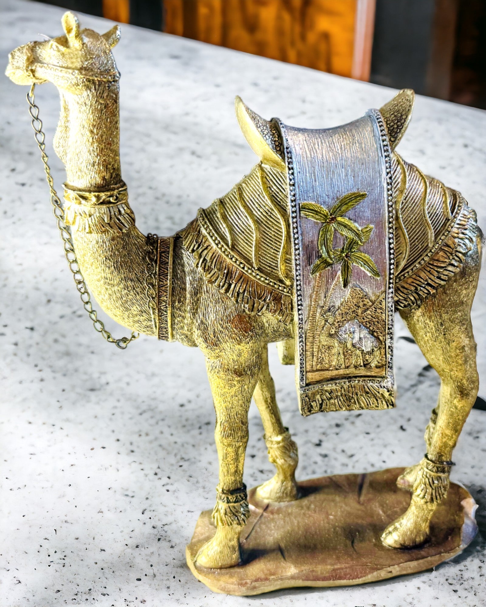 Statuette "Wędrowiec Pustyni" - Dekorativer Kamel aus Harz mit Gravurmöglichkeit