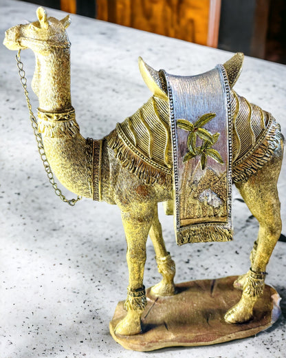 Statuette "Wędrowiec Pustyni" - Dekorativer Kamel aus Harz mit Gravurmöglichkeit