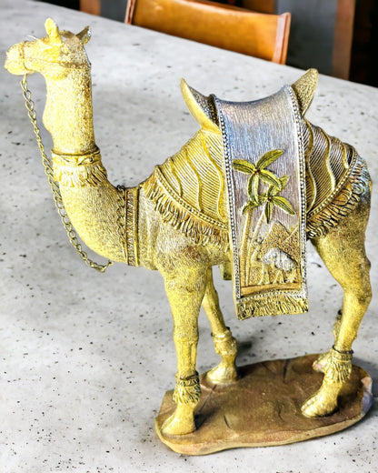 Statuette "Wędrowiec Pustyni" - Dekorativer Kamel aus Harz mit Gravurmöglichkeit