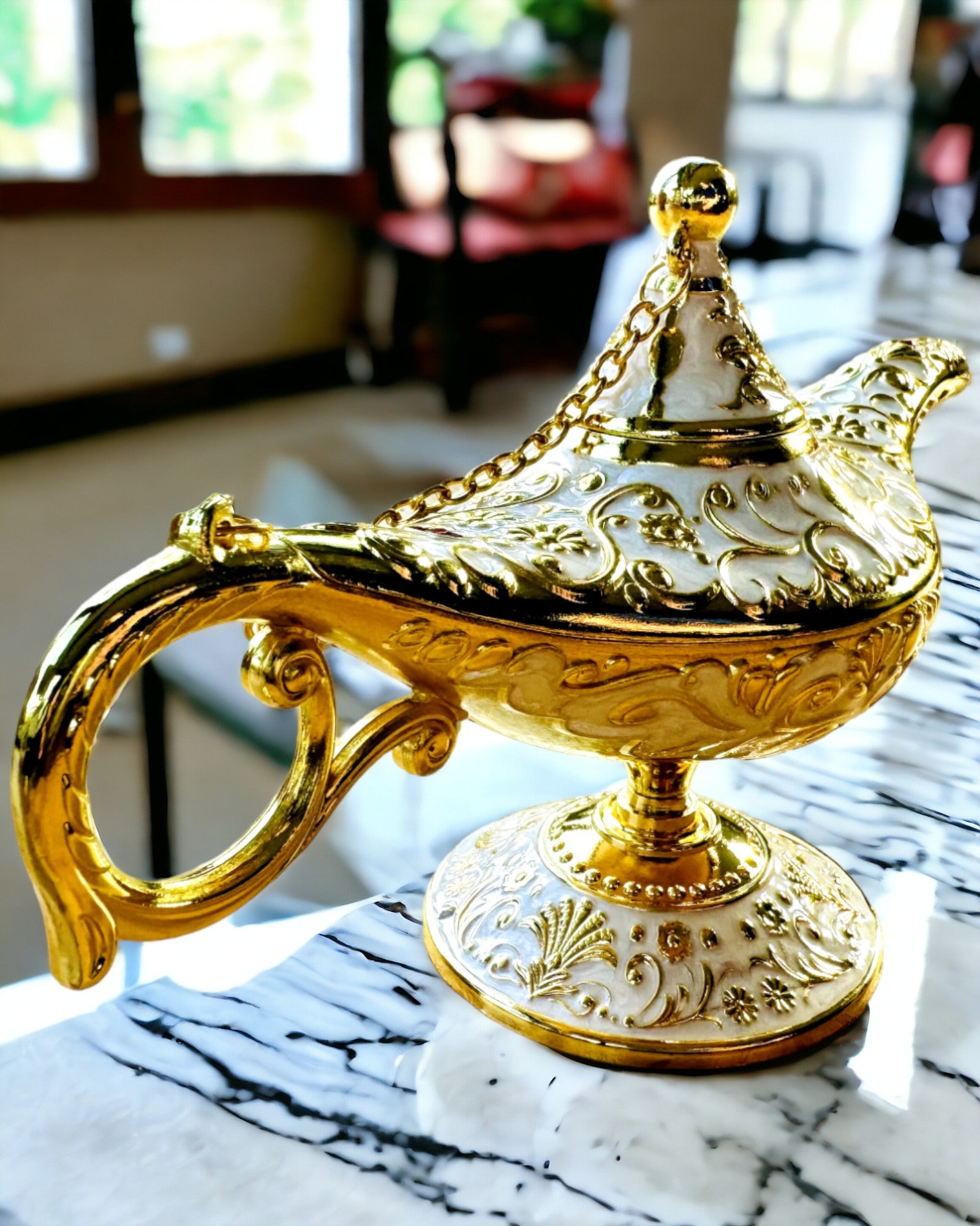 Magische Lampe von Aladin mit Gravuroption - Weißer Variante, durchzogen mit Gold
