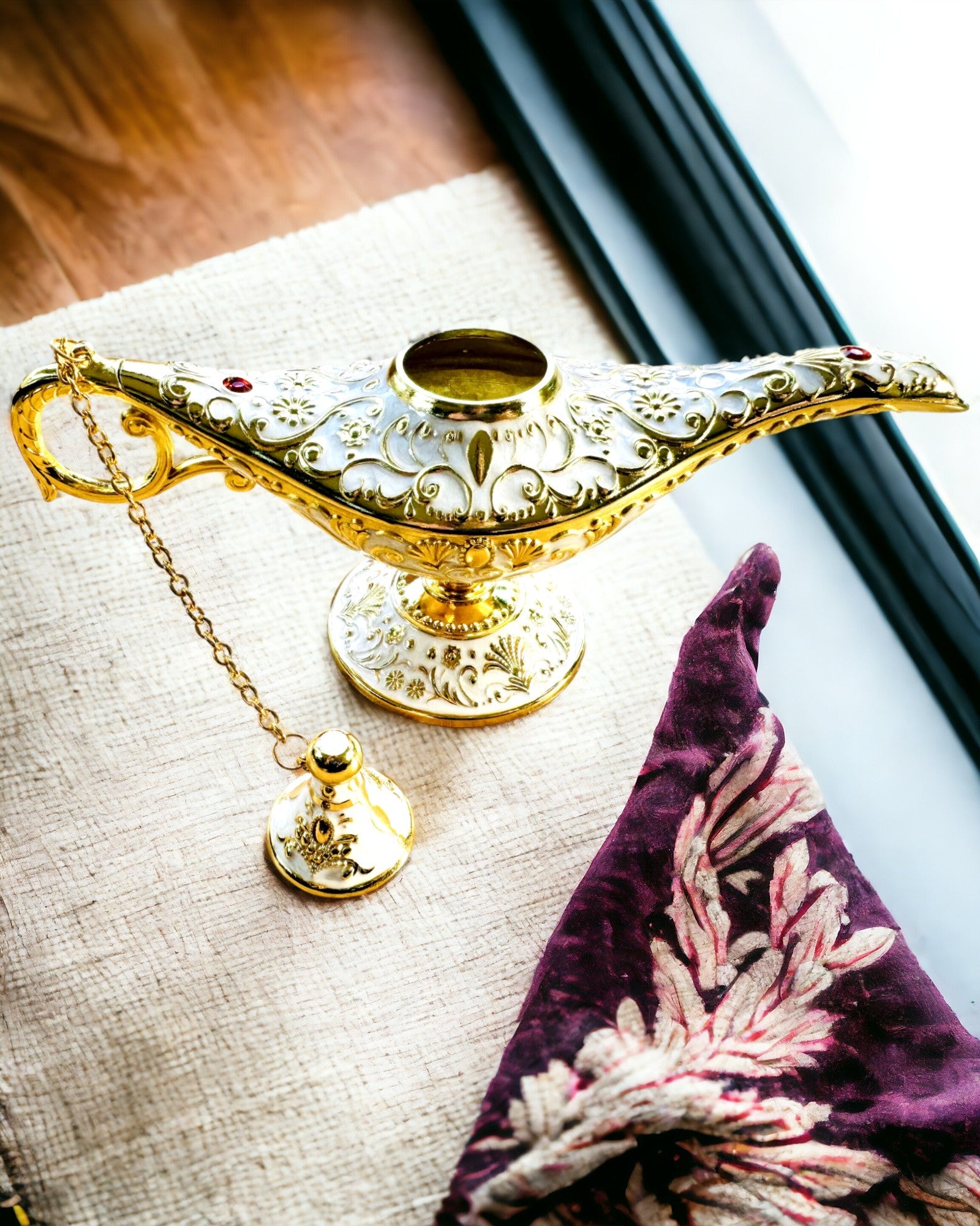 Magische Lampe von Aladin mit Gravuroption - Weißer Variante, durchzogen mit Gold