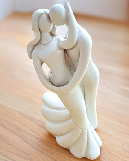 Elegante Verbindung - Kleine Dekorationsfigur mit Gravuroption - Farbe Weiß
