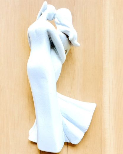 Elegante Verbindung - Kleine Dekorationsfigur mit Gravuroption - Farbe Weiß