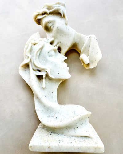 Figur "Eleganz in Stein" Farbe Weiß - 13,5 cm Höhe, Dekorativ mit Gravuroption