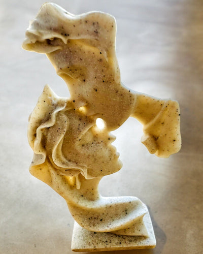 Figur "Eleganz in Stein" Farbe Weiß - 13,5 cm Höhe, Dekorativ mit Gravuroption