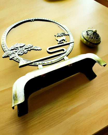 Eleganter Metallhalter für Räucherstäbchen "Große Ruhe" - Personalisierung mit Gravur möglich