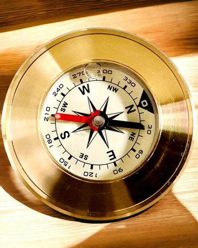 Navigationskompass mit Gravurmöglichkeit, Messing, Klassisches Design – 5 cm