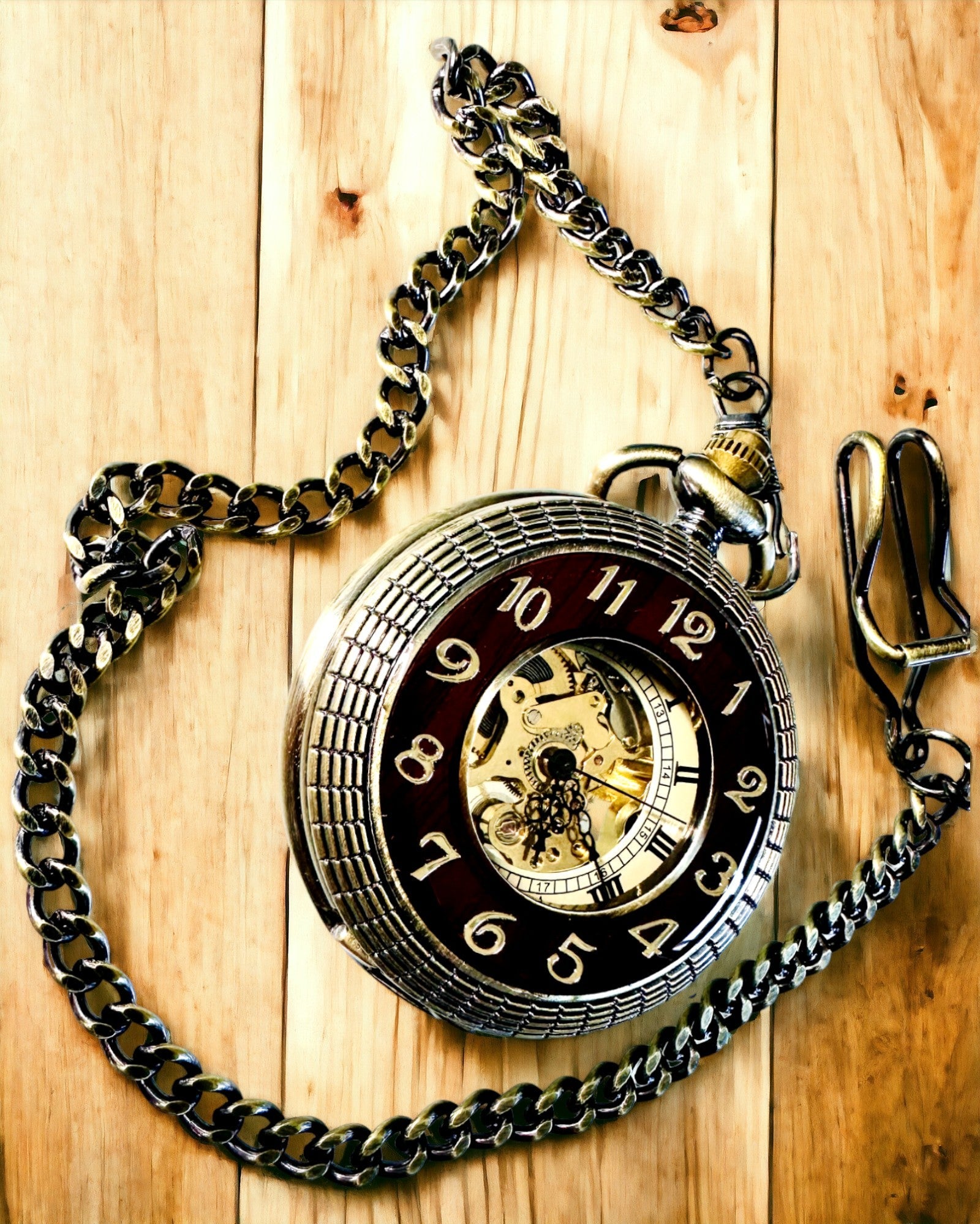 Taschenuhr mit sichtbarem Uhrwerk – Personalisierungsoption durch Gravur