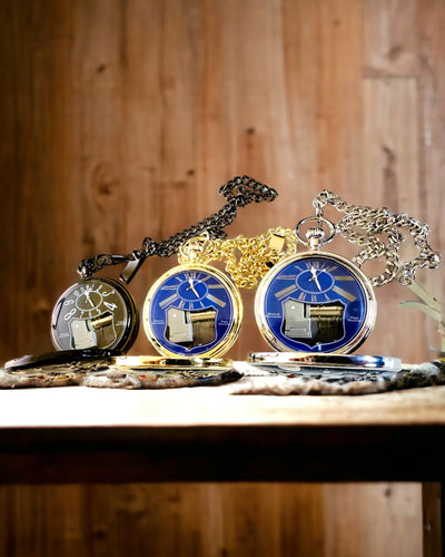 Taschenuhr "Astrum Temporis" - Goldener Rahmen. Möglichkeit zur Personalisierung mit Gravur.