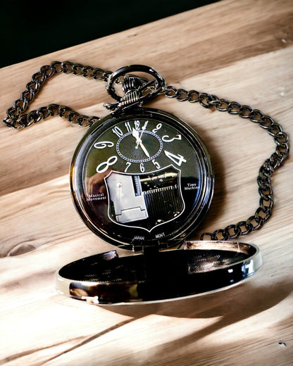 Taschenuhr "Astrum Temporis" - Schwarzer Rahmen. Möglichkeit zur Personalisierung mit Gravur.
