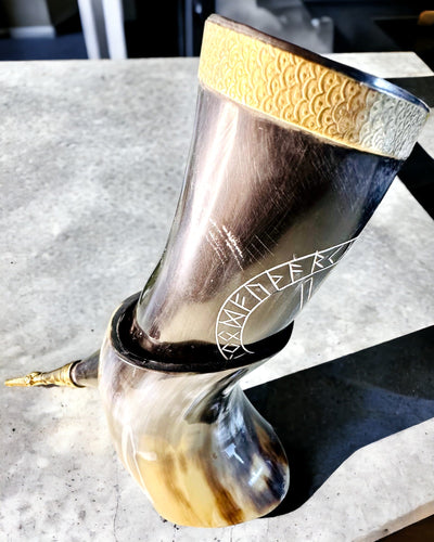 Hornbecher "Viking Valor" - Handgraviert, Premium Qualität - 4 Varianten zur Auswahl